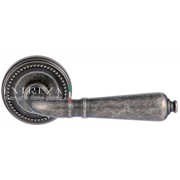Дверная ручка EXTREZA PETRA 304 R03 F45 античное серебро 